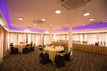Gsh Colombo,Nuwara Eliya>>Colombo,3.5 star