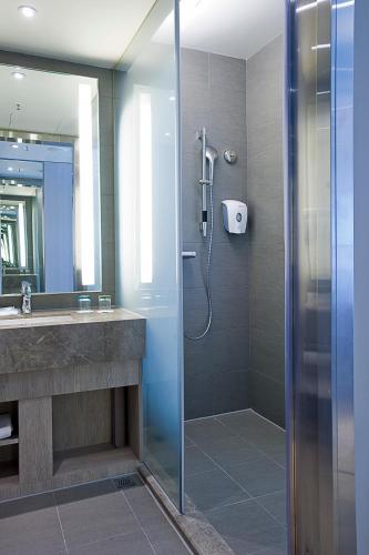 holiday inn express hong kong mongkok by ihg