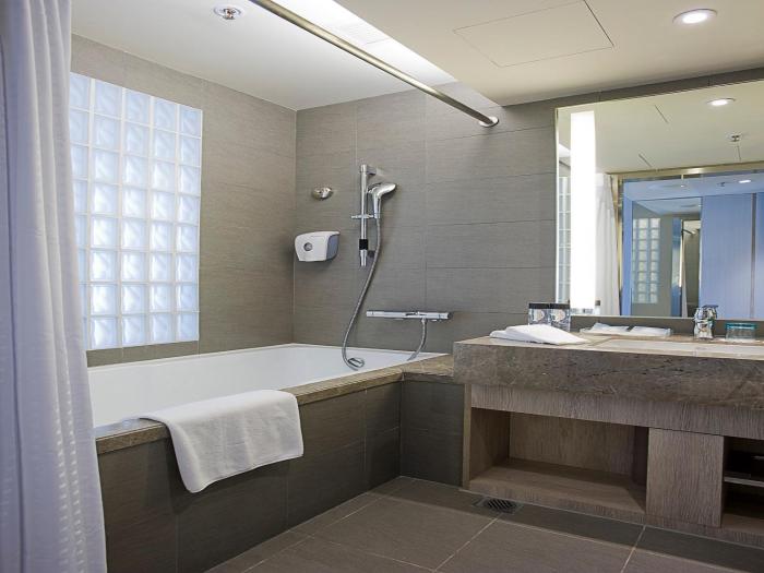 holiday inn express hong kong mongkok by ihg