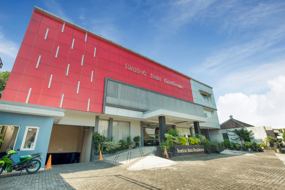 tembok batu residence