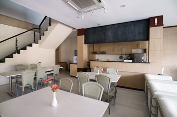 tembok batu residence