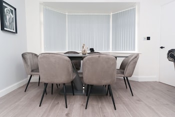 fewston house apartments