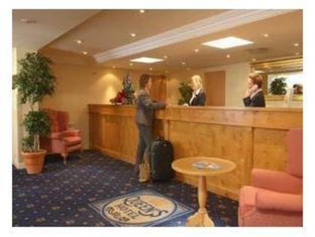 queens hotel