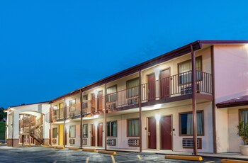 red roof inn buffalo tx