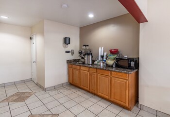 red roof inn buffalo tx