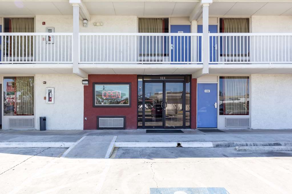 motel 6 uvalde tx