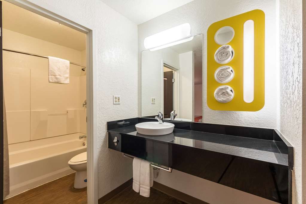 motel 6 uvalde tx