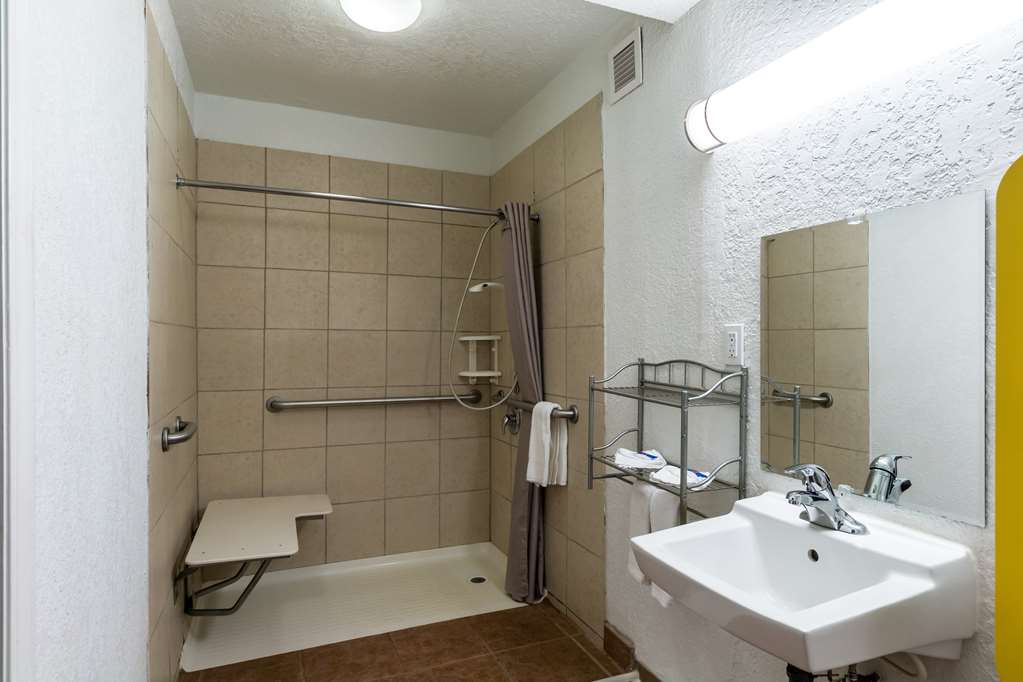 motel 6 uvalde tx