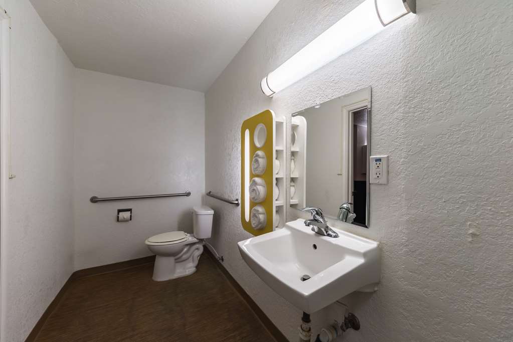 motel 6 uvalde tx