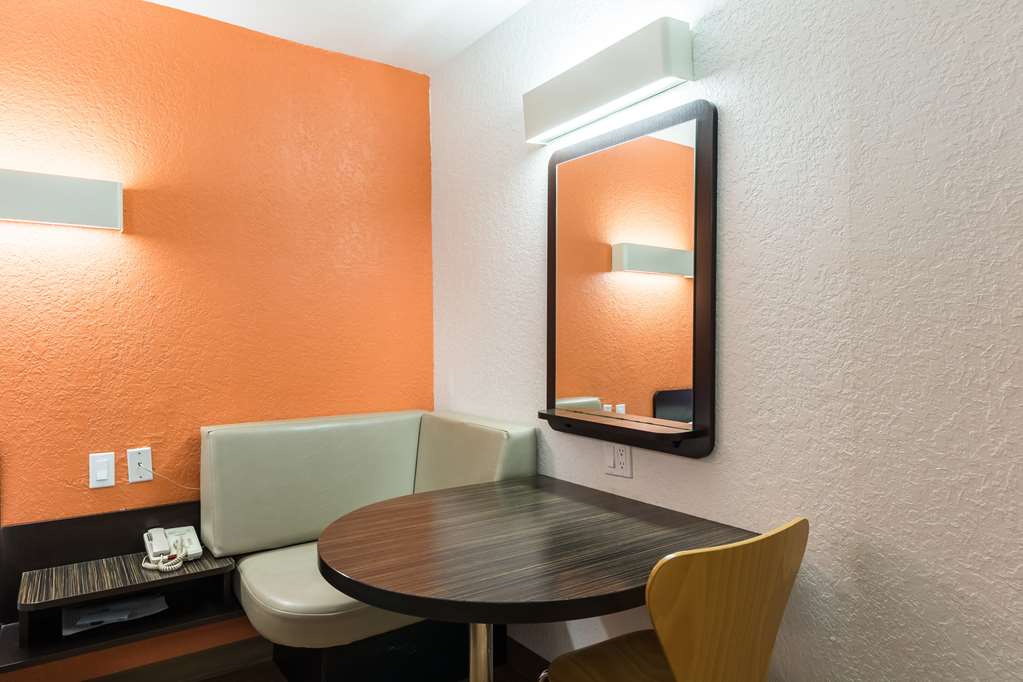 motel 6 uvalde tx