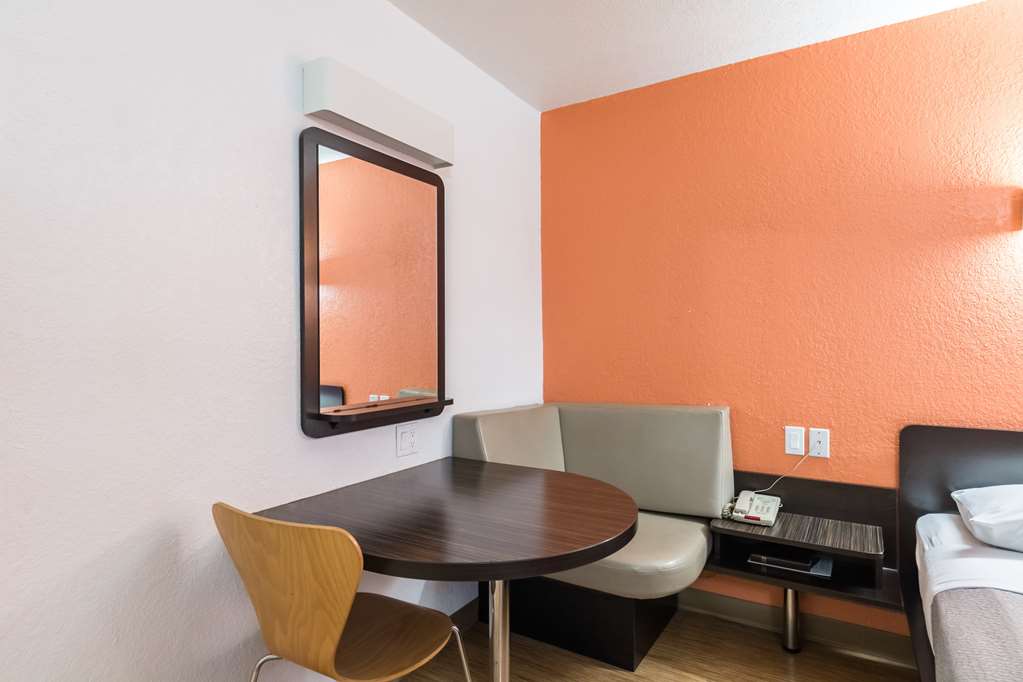 motel 6 uvalde tx