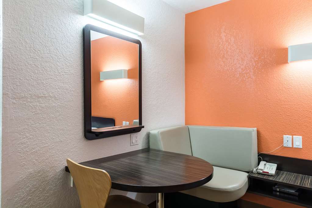 motel 6 uvalde tx