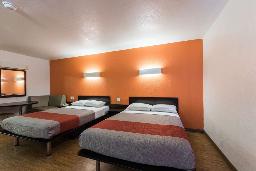motel 6 uvalde tx