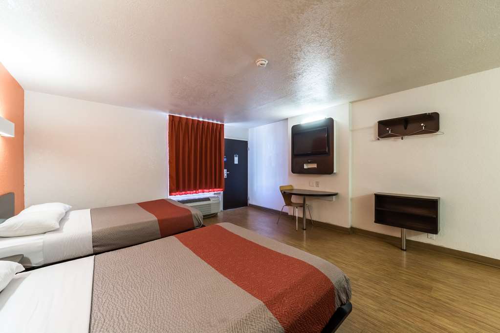 motel 6 uvalde tx