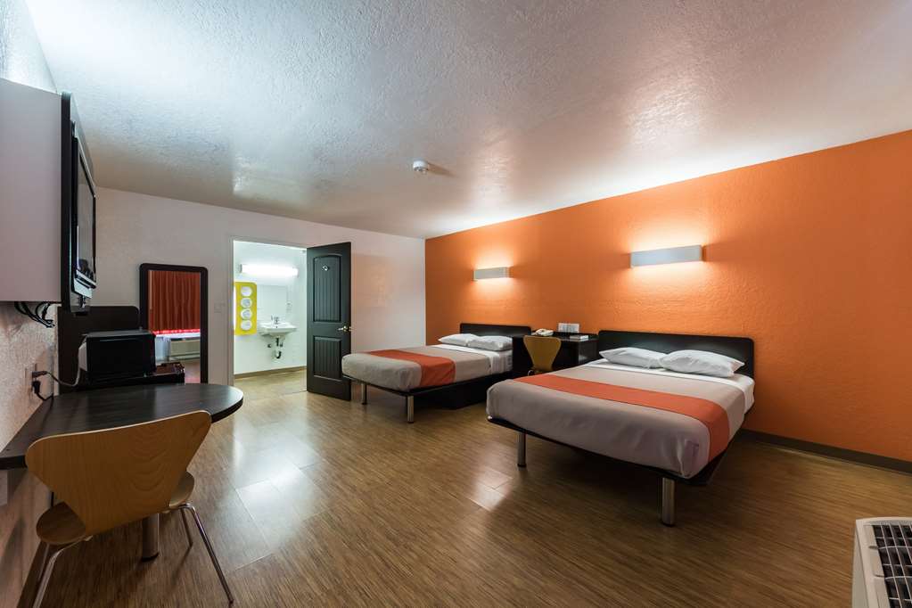 motel 6 uvalde tx