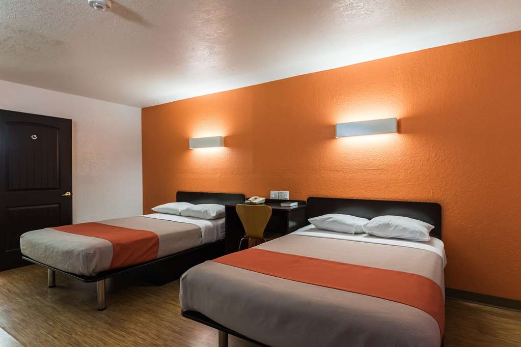 motel 6 uvalde tx