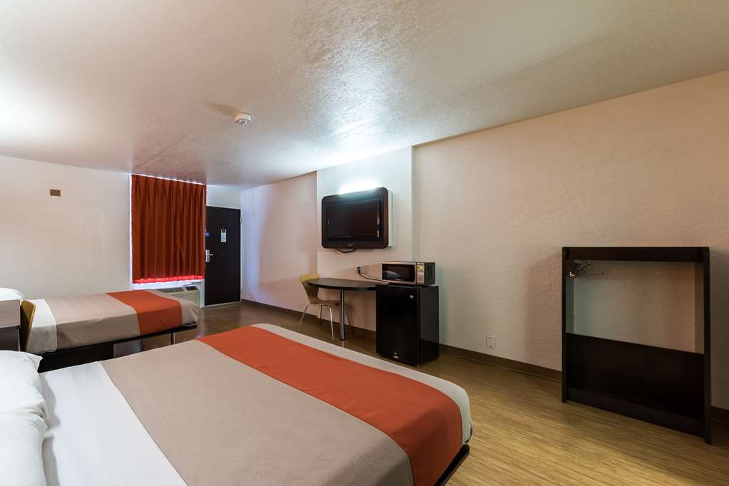 motel 6 uvalde tx