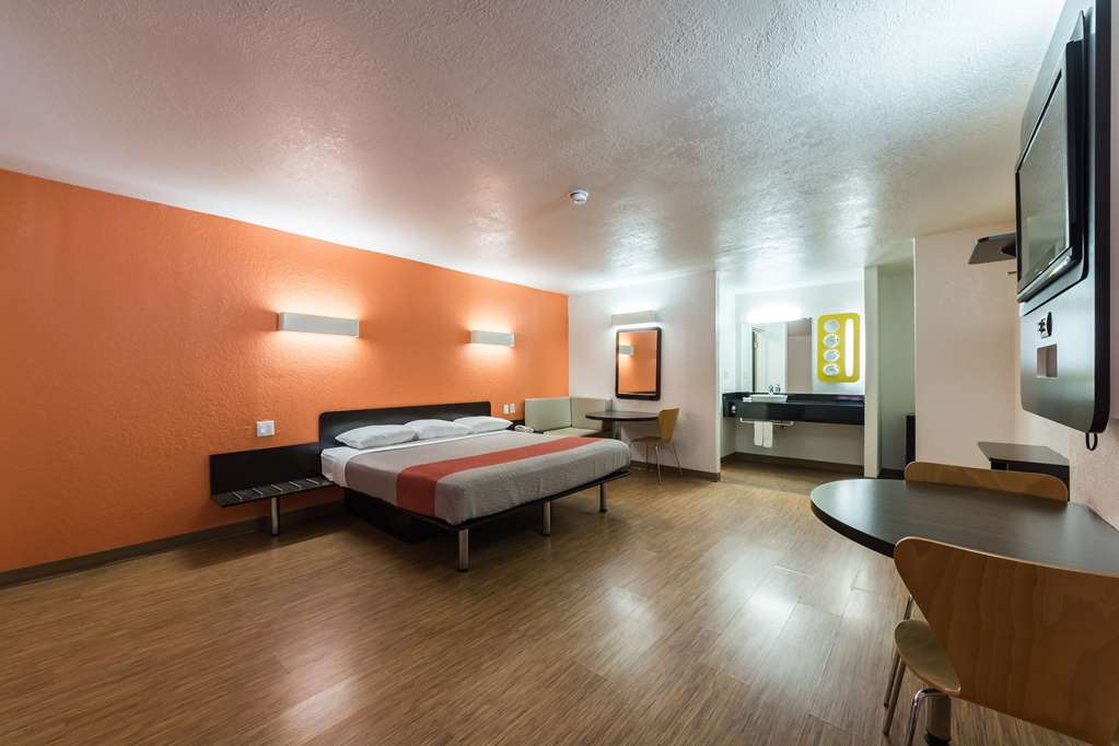 motel 6 uvalde tx