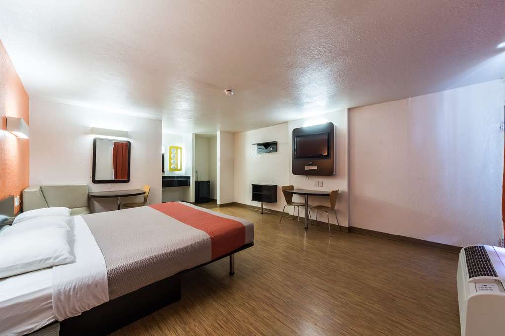 motel 6 uvalde tx