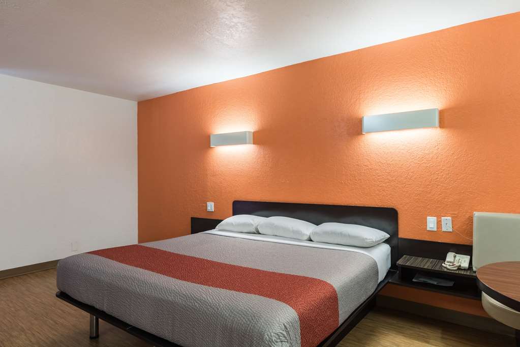motel 6 uvalde tx