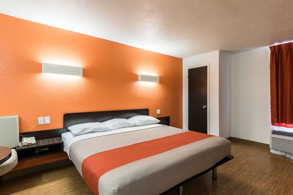 motel 6 uvalde tx