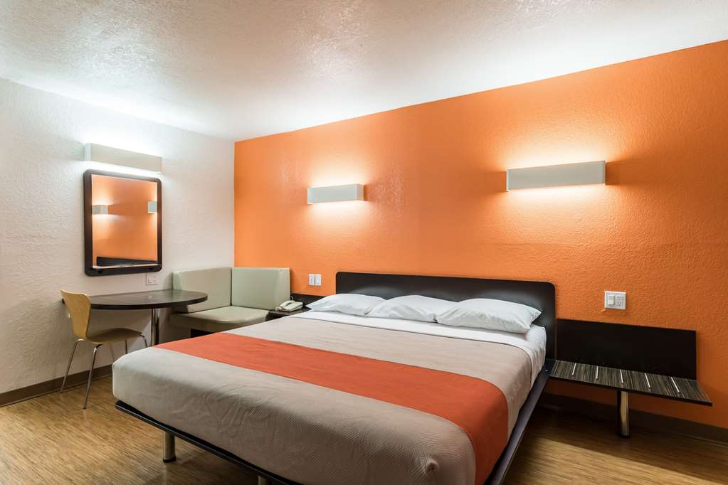 motel 6 uvalde tx
