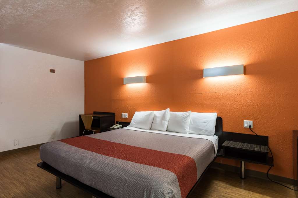 motel 6 uvalde tx