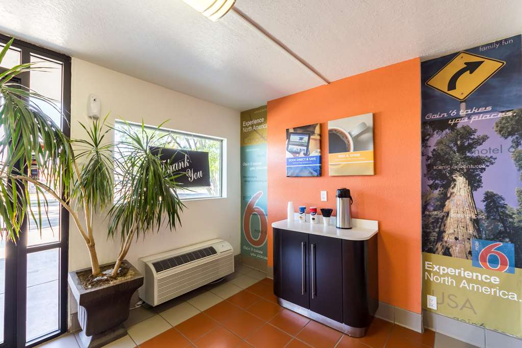 motel 6 uvalde tx