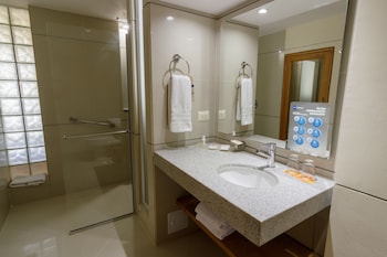ghl hotel club el puente