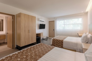 ghl hotel club el puente