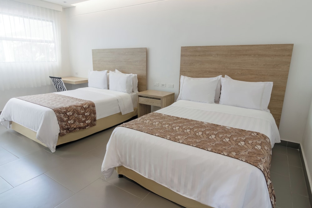 ghl hotel club el puente