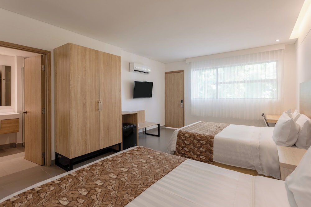 ghl hotel club el puente