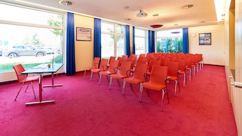 holiday inn berlin airport conference centre an ihg hotel