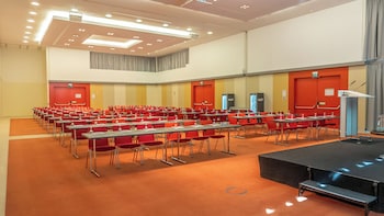 holiday inn berlin airport conference centre an ihg hotel