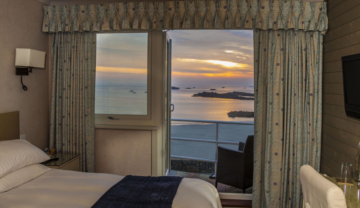 cobo bay hotel