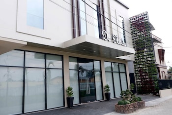 reddoorz plus near universitas sumatera utara
