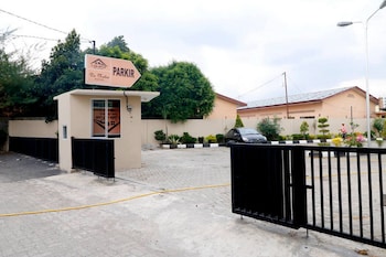 reddoorz plus near universitas sumatera utara