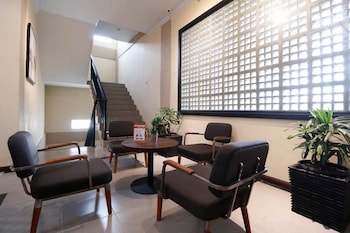 reddoorz plus near universitas sumatera utara