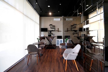 reddoorz plus near universitas sumatera utara