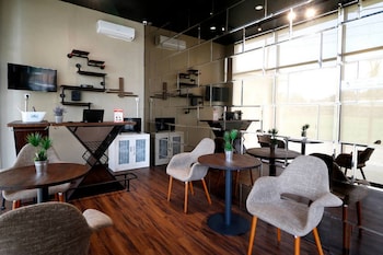 reddoorz plus near universitas sumatera utara