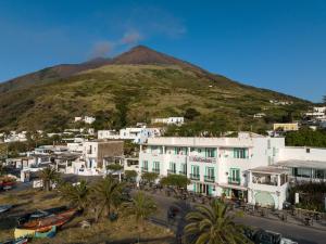 hotel ossidiana stromboli center
