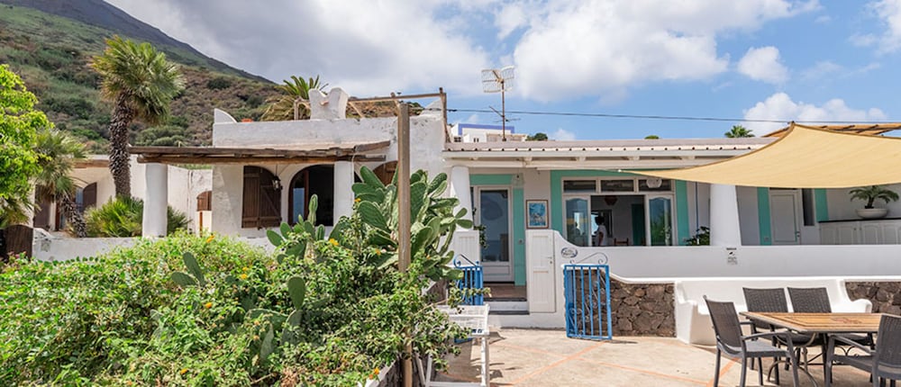 hotel ossidiana stromboli center