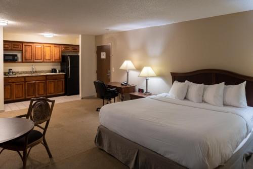 cottonwood suites savannah hotel and conference center