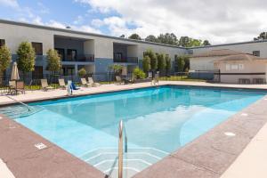 cottonwood suites savannah hotel and conference center