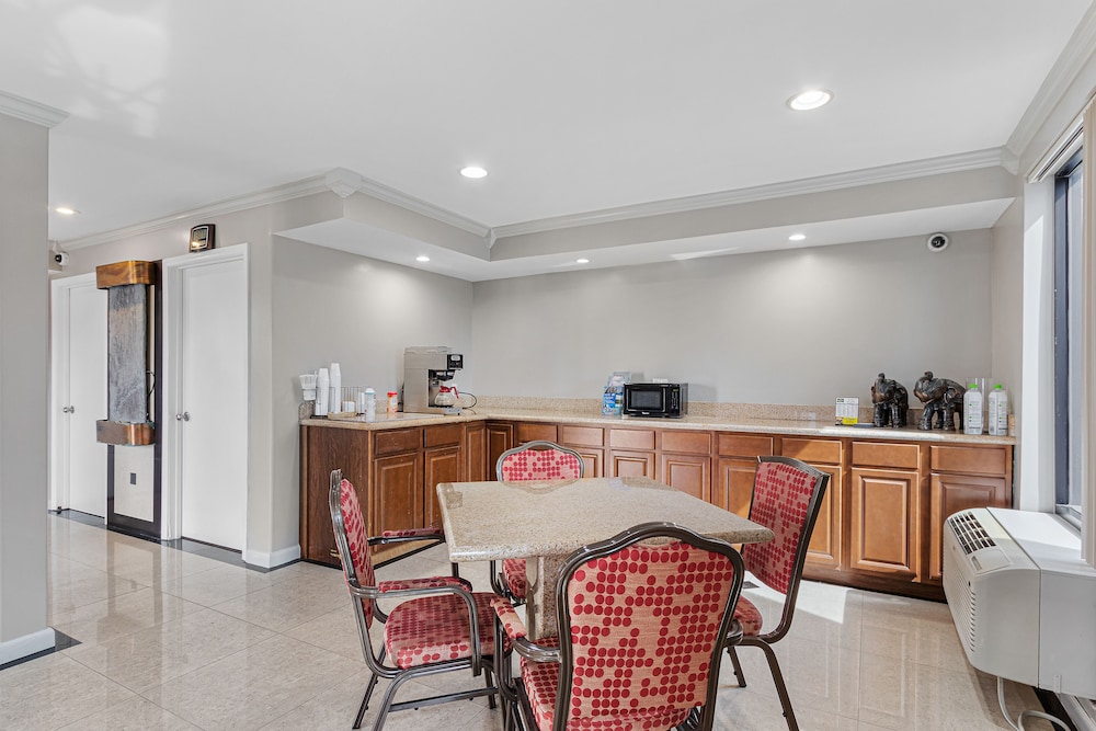 regency inn near boardwalk and hurlburt field