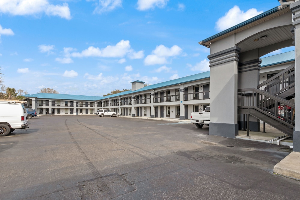 regency inn near boardwalk and hurlburt field