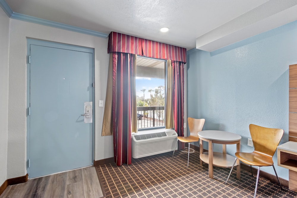 regency inn near boardwalk and hurlburt field