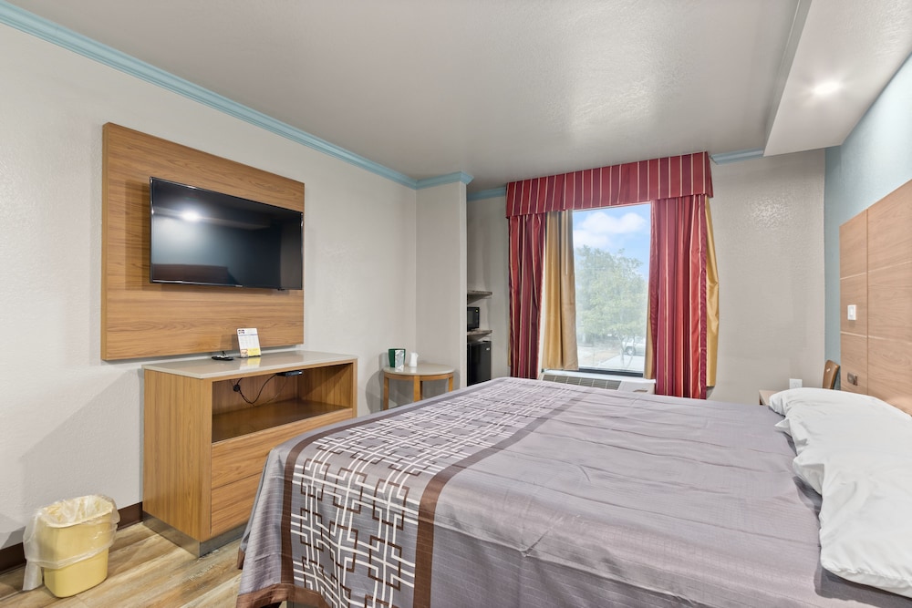 regency inn near boardwalk and hurlburt field