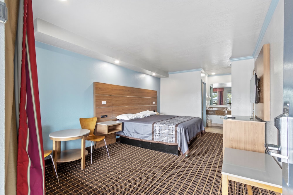 regency inn near boardwalk and hurlburt field