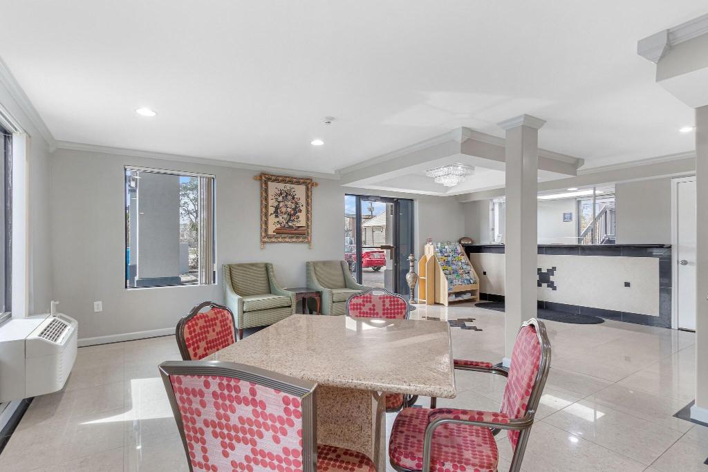 regency inn near boardwalk and hurlburt field